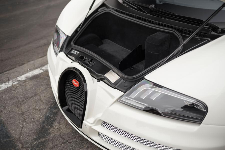 Детали экстерьера Bugatti Veyron 16.4 Super Sport 2010 года  (NA) (фото 24 из 25)